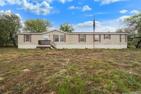 1690 River Oaks Drive Poteet TX 78065