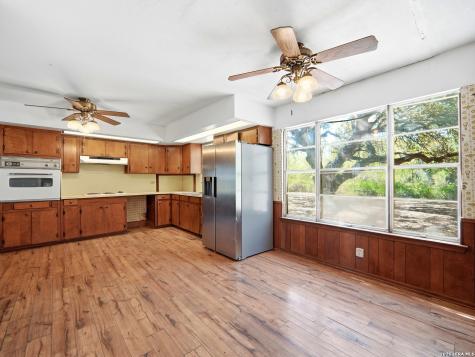 300 Avenue M Hondo TX 78861