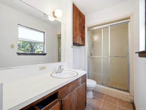 300 Avenue M Hondo TX 78861