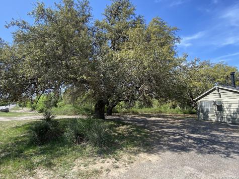 300 Avenue M Hondo TX 78861