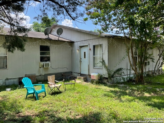 1225 Plum Street Floresville TX 78114