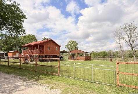 738 Lakeshore Drive S Bandera TX 78003