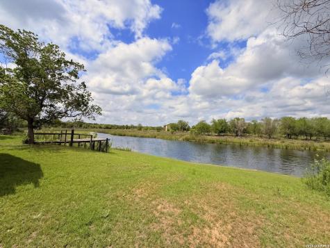 738 Lakeshore Drive S Bandera TX 78003