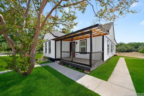 1203 Avenue J Hondo TX 78861