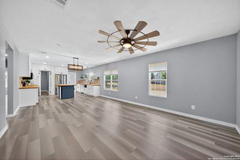 1203 Avenue J Hondo TX 78861
