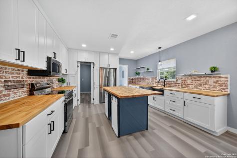 1203 Avenue J Hondo TX 78861