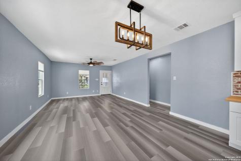 1203 Avenue J Hondo TX 78861