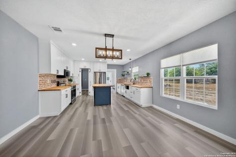 1203 Avenue J Hondo TX 78861