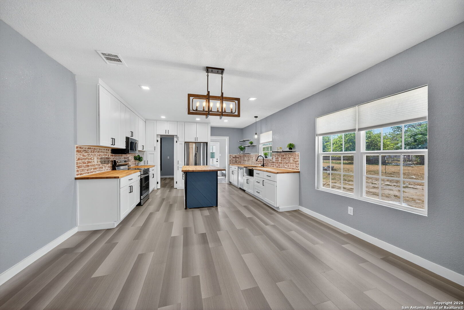 1203 Avenue J Hondo TX 78861