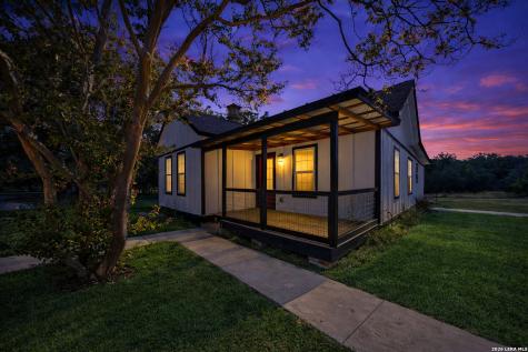 1203 Avenue J Hondo TX 78861