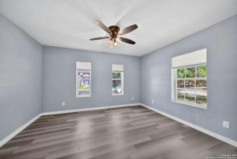 1203 Avenue J Hondo TX 78861