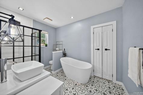 1203 Avenue J Hondo TX 78861