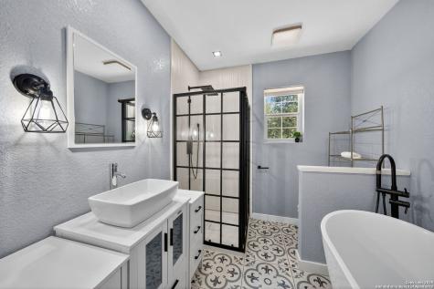 1203 Avenue J Hondo TX 78861