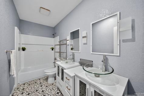 1203 Avenue J Hondo TX 78861