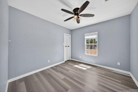 1203 Avenue J Hondo TX 78861