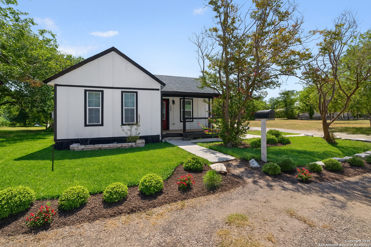 1203 Avenue J Hondo TX 78861