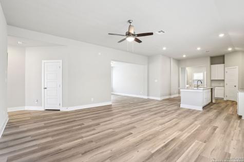 9638 Grand Via Boulevard Converse TX 78109