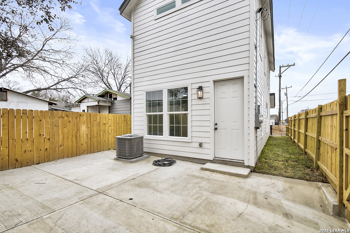 831 Montezuma San Antonio TX 78207