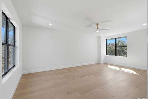 319 E Terra Alta San Antonio TX 78209