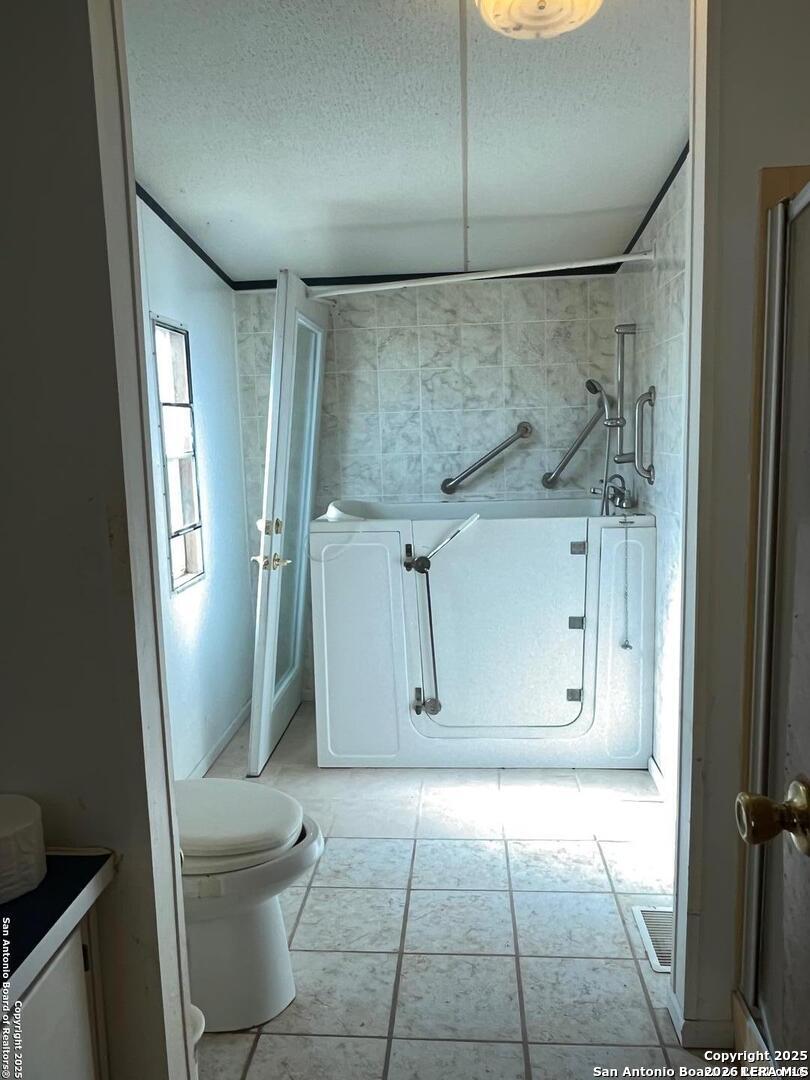 326 W Pr 324 Jourdanton TX 78026