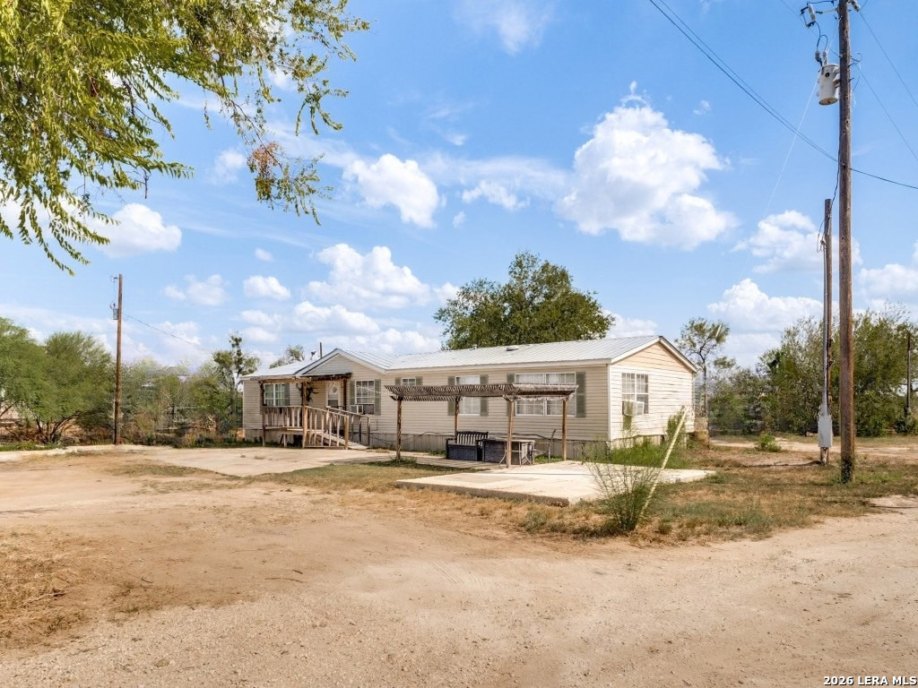 264 County Road 7710 Devine TX 78016