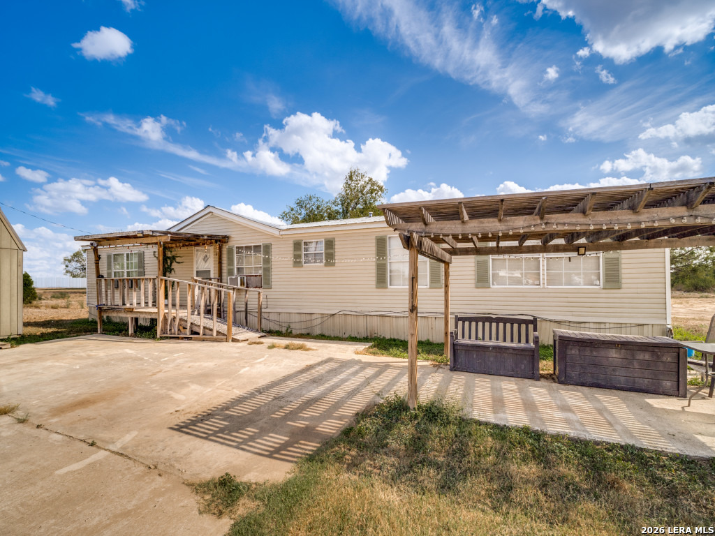 264 County Road 7710 Devine TX 78016