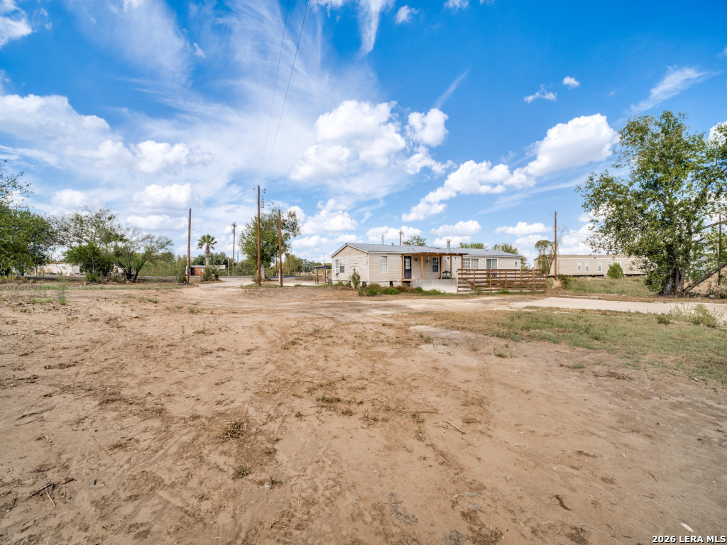 264 County Road 7710 Devine TX 78016