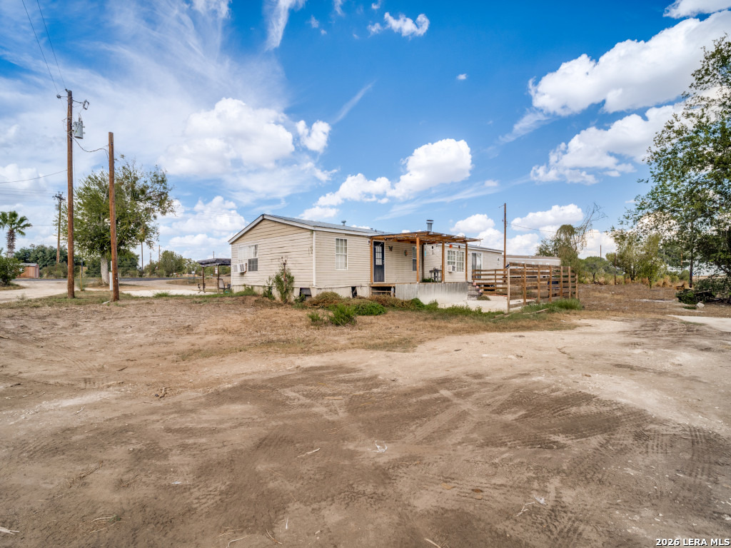 264 County Road 7710 Devine TX 78016