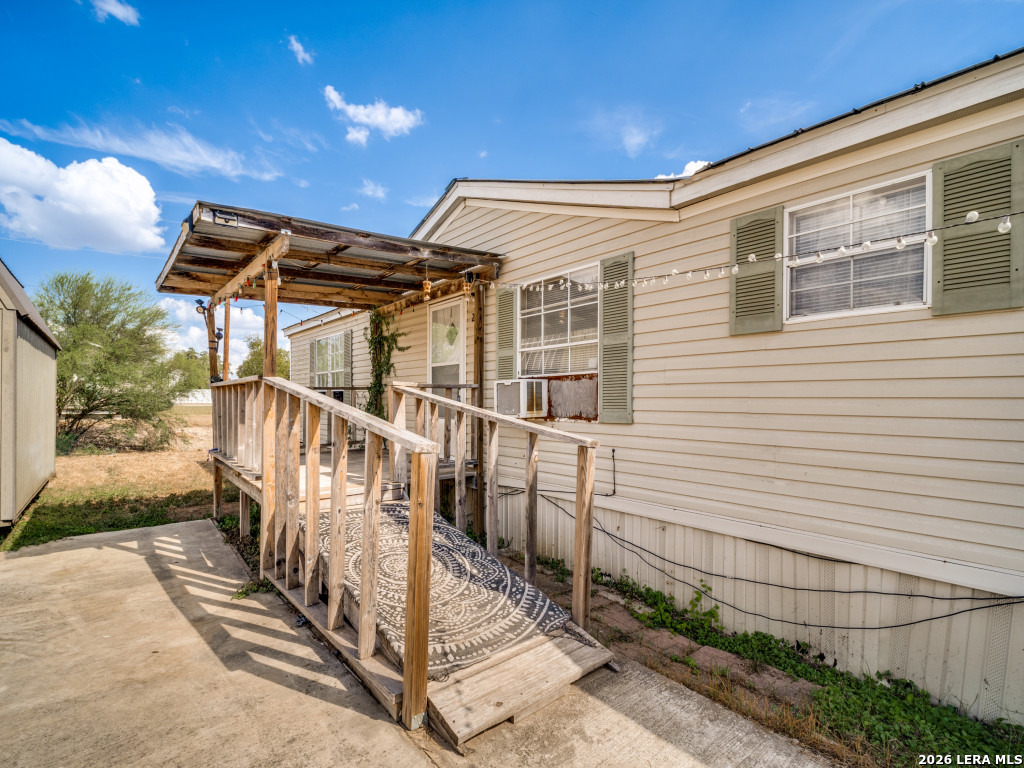 264 County Road 7710 Devine TX 78016