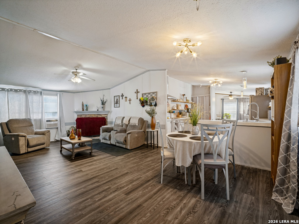 264 County Road 7710 Devine TX 78016