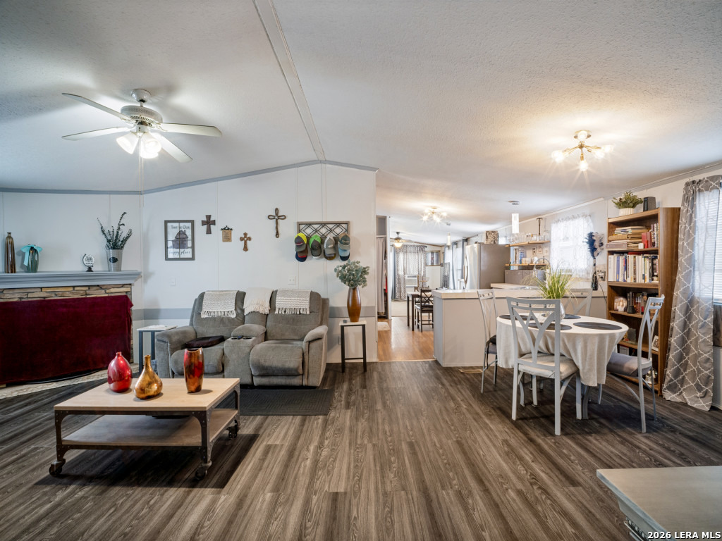264 County Road 7710 Devine TX 78016