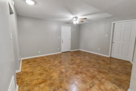 1804 N Mckinley Beeville TX 78102
