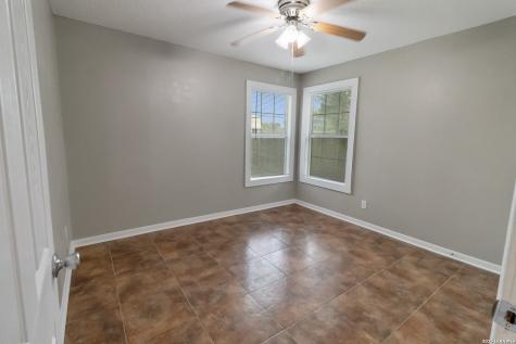1804 N Mckinley Beeville TX 78102