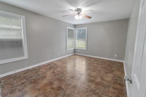 1804 N Mckinley Beeville TX 78102