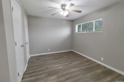 1804 N Mckinley Beeville TX 78102