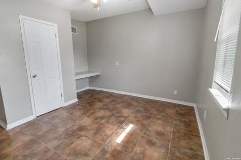 1804 N Mckinley Beeville TX 78102