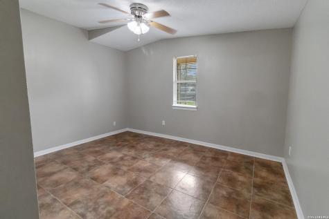 1804 N Mckinley Beeville TX 78102