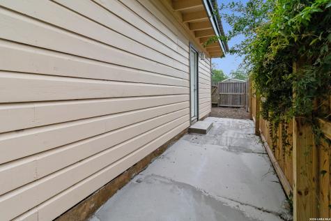 1804 N Mckinley Beeville TX 78102