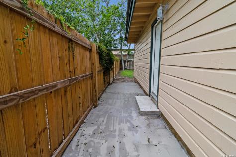 1804 N Mckinley Beeville TX 78102