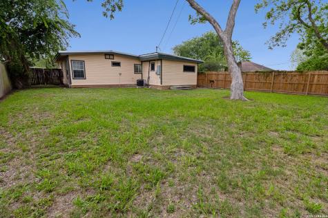 1804 N Mckinley Beeville TX 78102