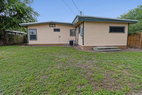 1804 N Mckinley Beeville TX 78102