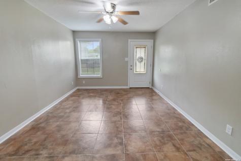 1804 N Mckinley Beeville TX 78102