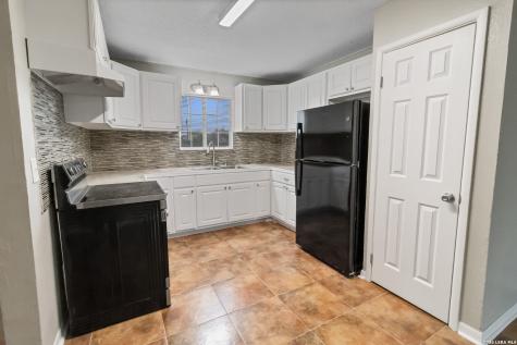 1804 N Mckinley Beeville TX 78102