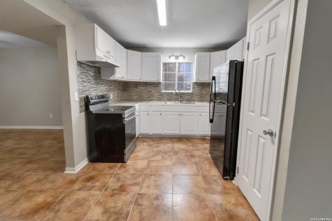 1804 N Mckinley Beeville TX 78102