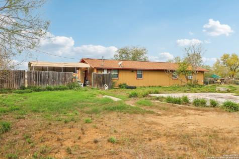 215 & 213 Coughran Pleasanton TX 78064