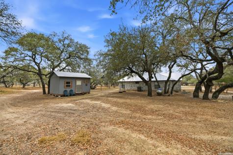 561 County Road 785 Natalia TX 78059
