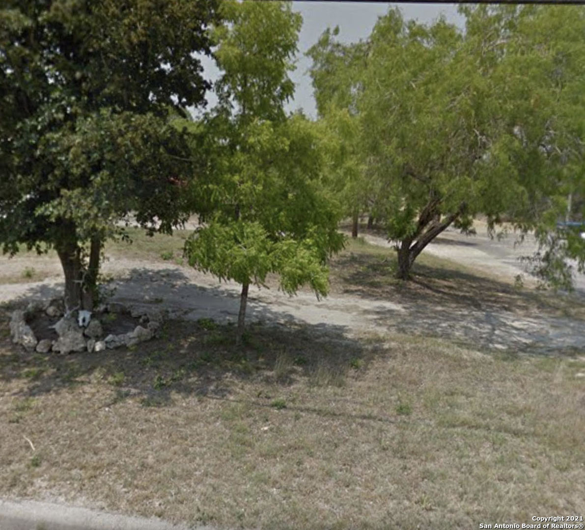 910 Pettus Street Kenedy TX 78119