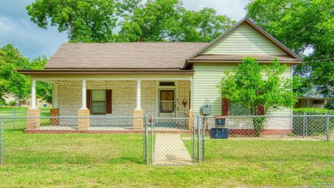 1001 F Street Floresville TX 78114