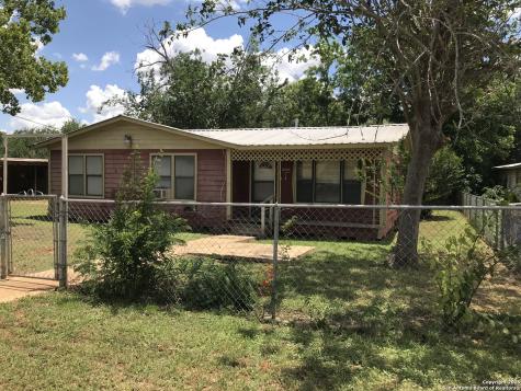 118 S Garcia Street Pearsall TX 78061