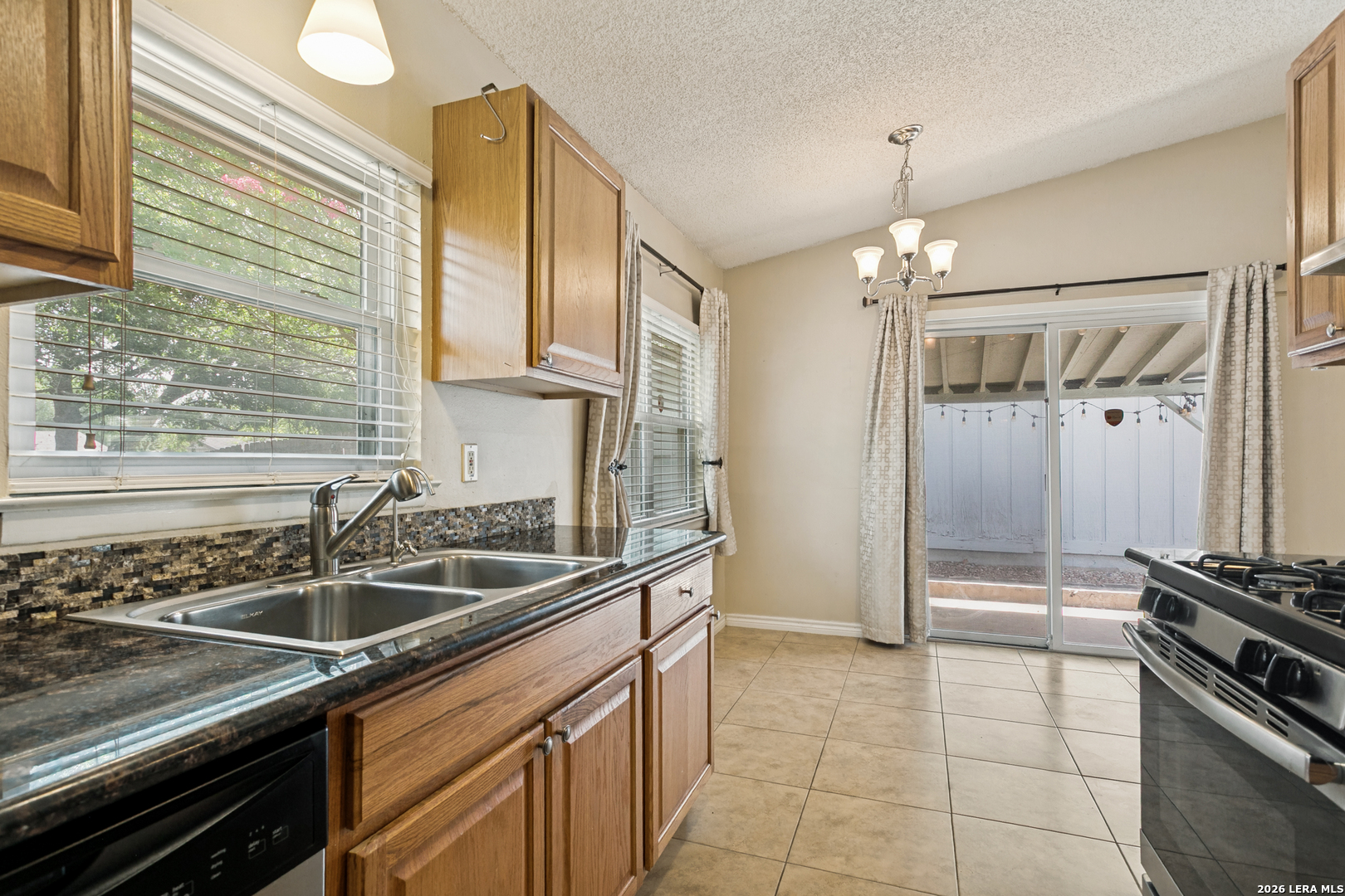 9848 Meadow Way Converse TX 78109